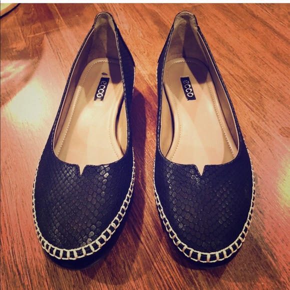 Ecco Shoes - Ecco Black flats - Excellent Condition